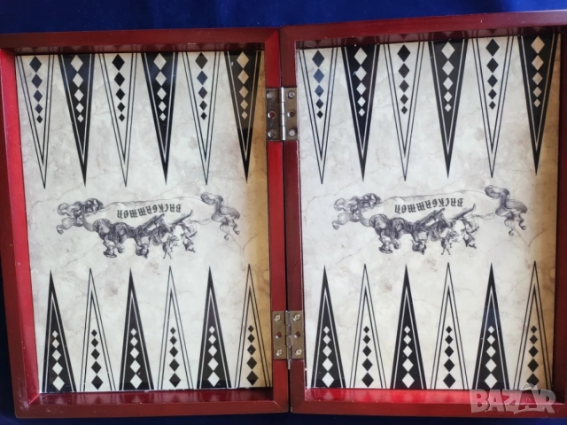 табла / backgammon - красива в дървена кутия , без пулове и зарове