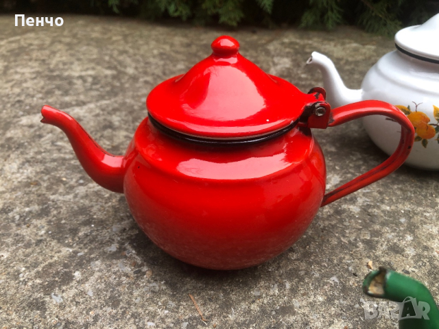 стари малки емайлирани чайници - СОЦ - четири броя, снимка 2 - Антикварни и старинни предмети - 44586454