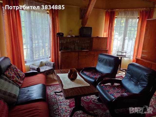 Къща с голям двор в с. Златуша. На 21 км от София.