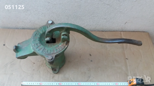 стара соц. помпа за вода - ръчна , снимка 5 - Антикварни и старинни предмети - 52923386