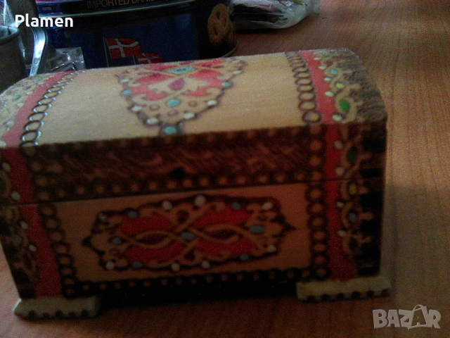 Българска дървена кутия за бижута сувенир