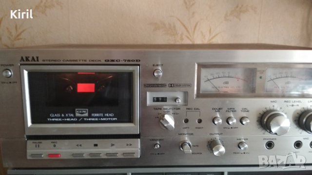 Продавам касетен дек Akai GXC-750D
