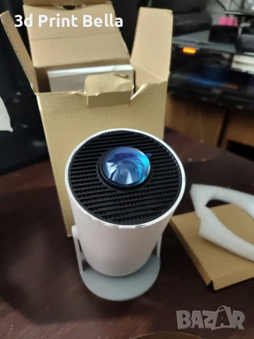 HY 300 андроид проектор, снимка 2 - Плейъри, домашно кино, прожектори - 50670305