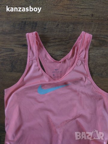 nike - страхотен дамски потник КАТО НОВ, снимка 3 - Потници - 41424303