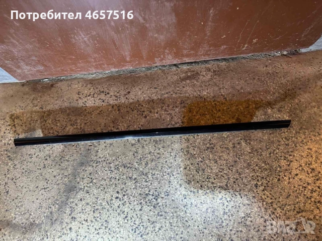 Хоризонтална външна черна гланц лайсна задна дясна врата Range Rover Evoque само за 120лв.