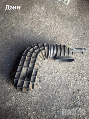 Въздуховод мех.инжекционАуди80