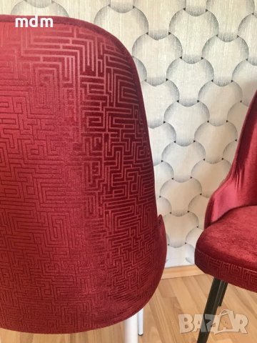 Трапезни столове с конструкция от масив и фина кадифена тапицерия., снимка 5 - Столове - 42682806