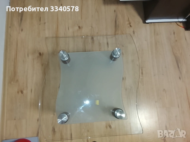Малка стъклена маса