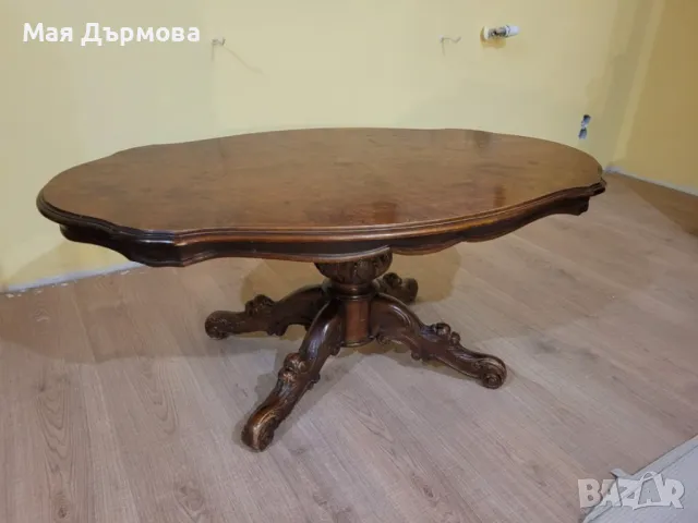 старинна маса с  дърворезба