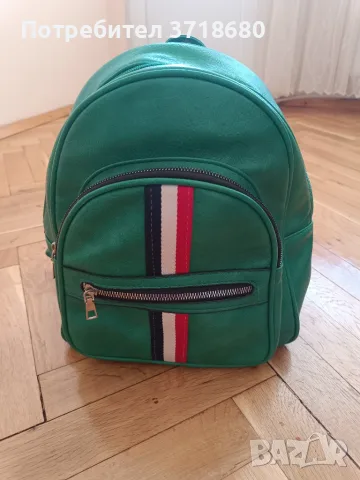 Дамска зелена раница 