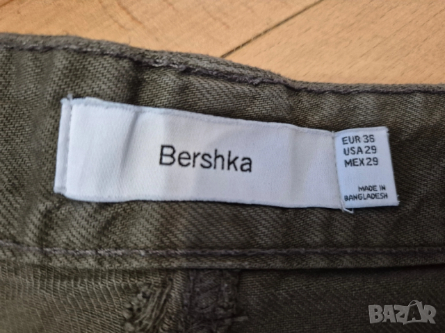 Зелен Карго панталон Bershka EUR 36 размер Sy, снимка 3 - Панталони - 53776817