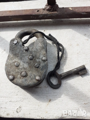 Стар кован катинар кофар катанец с ключ маркировки 2, снимка 4 - Антикварни и старинни предмети - 53685495