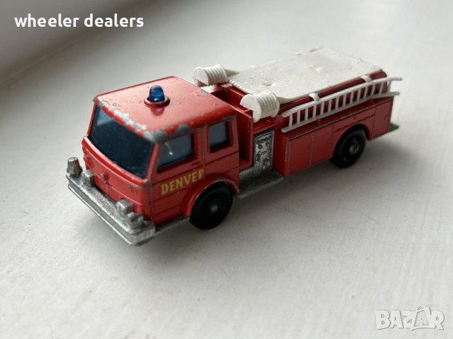 Метална количка Matchbox Fire Pumper Truck в мащаб 1:104, снимка 1 - Колекции - 39835603