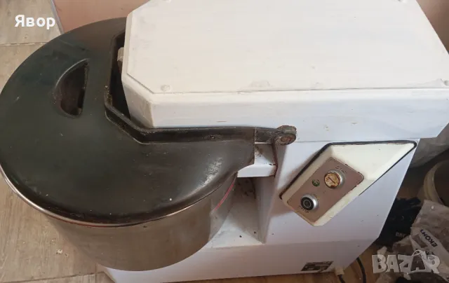 Професионална италианска тестомесачка , снимка 3 - Обзавеждане на кухня - 49621558