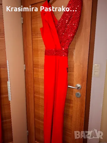 Червен официален гащеризон