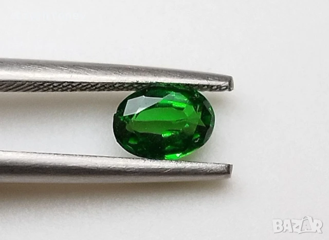 Лъскав Цаворит гранат със свеж зелен цвят 0.53кт.! Нов!