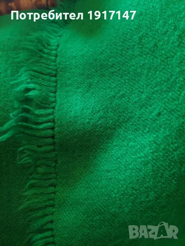 Нови вълнени одеяла. Налични два цвята - зелено и червено.