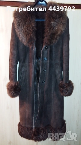 Дамски кожух,дълъг,запазен.