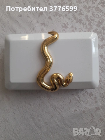 Бял метален клъч от Kilian Paris, снимка 4 - Чанти - 53650444