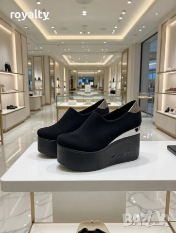 Обувки на платформа - черен велур и лак, снимка 4 - Дамски ежедневни обувки - 53705401