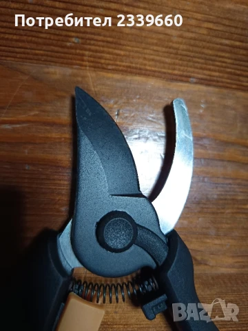 Fiskars P121 лозарски ножици, снимка 2 - Градински инструменти - 51423501