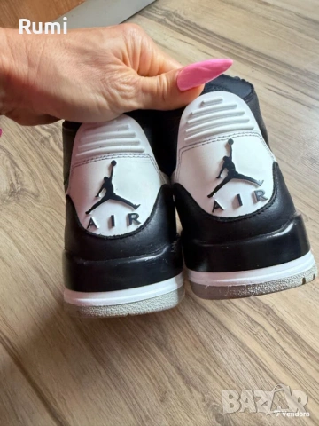 Оригинални кожени маратонки Jordan Legacy 312 „! 41, снимка 2 - Маратонки - 43463750