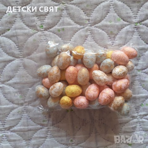 Декоративни яйца - бели и шарени, снимка 1 - Декорация за дома - 35923320