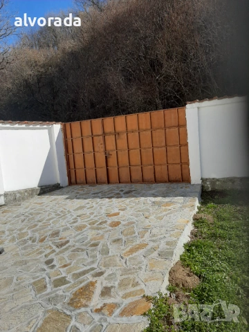 Обзаведена триетажна нова къща с гараж, снимка 4 - Къщи - 53048775