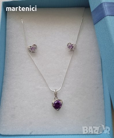 Нов, сребърен комплект със сърца. И кутия.