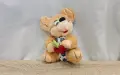 Плюшени бежово мишка държа за ябълка , снимка 1