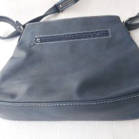 Спортно елегантна оригинална Дамска чанта Charm & shape, снимка 6 - Чанти - 40507202