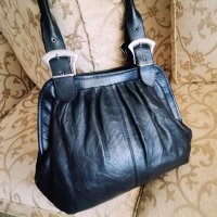  Италианска черна чанта от естествена кожа, снимка 1 - Чанти - 41451471