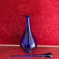 Кристално шише за парфюм с подпис на майстора, снимка 1 - Антикварни и старинни предмети - 44193753