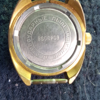 Часовник Заря-обемен корпус, снимка 3 - Антикварни и старинни предмети - 44605478