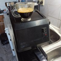 Кафемашина Гаджия Еспресо с ръкохватка с крема диск, работи отлично и прави хубаво кафе , снимка 3 - Кафемашини - 41932151