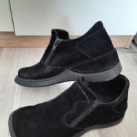 Черни велурени N38, снимка 1 - Дамски ежедневни обувки - 44602085