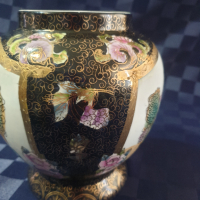Ръчно рисувана ваза с богата релефна позлата- SATSUMA /Сатцума/, снимка 3 - Антикварни и старинни предмети - 44790833