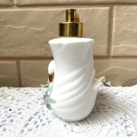 Красиво порцеланово шише за парфюм Marks&Spencer от Англия, снимка 8 - Антикварни и старинни предмети - 44783372