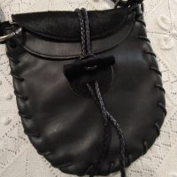 Малка черна кожена чанта кросбоди - Antonello Serio , снимка 1 - Чанти - 40913657