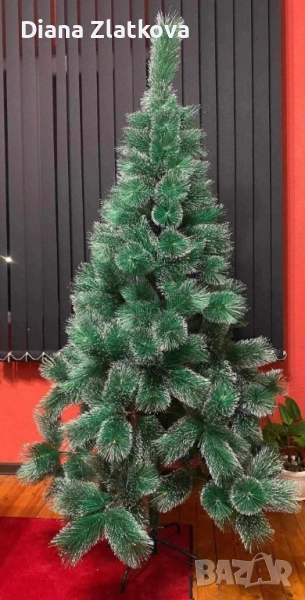 Коледна елха с бели заскрежени връхчета, снимка 1