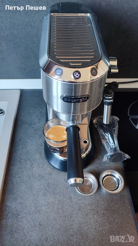 180лв. Кафемашина Delonghi Dedica EC685 перфектно еспресо кафе крема цедки E.S.E. pods Делонги , снимка 1