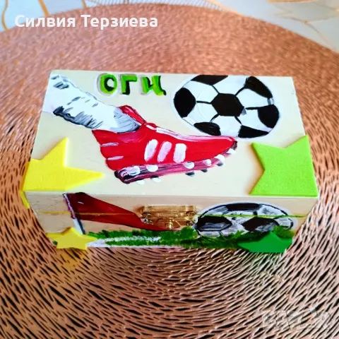 Ръчно изработена дървена кутия Футбол , снимка 1
