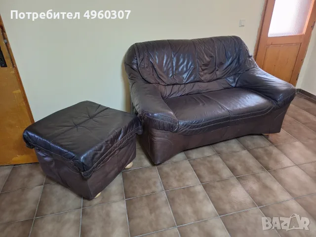 Продавам кожен диван и таборетка