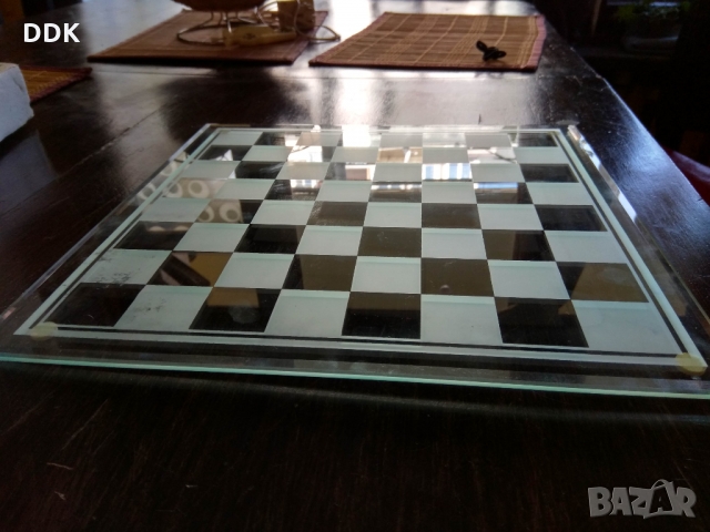 Стъклен шах,дъска-без фигурите!