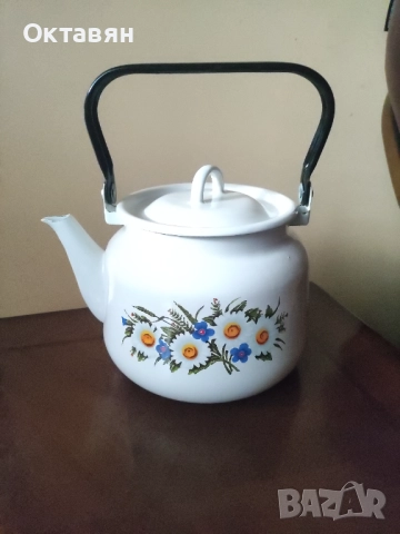 Емайлиран чайник