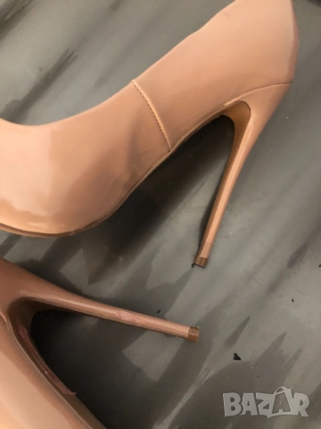 Елегантни лачени обувки на висок ток ASOS DESIGN (Nude / Телесен цвят), снимка 4 - Дамски обувки на ток - 55969423