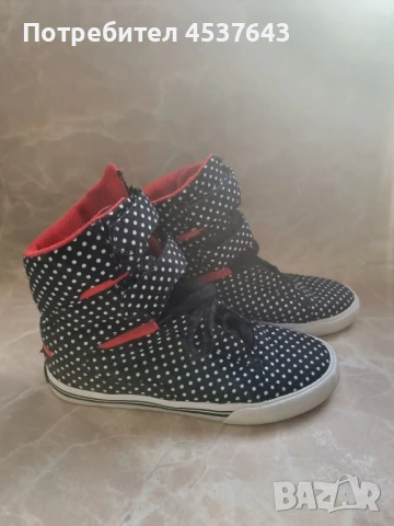 Високи обувки Supra