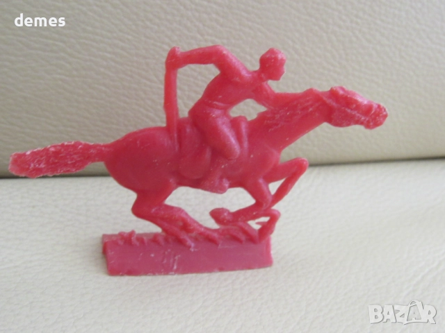 Колекционерска пластмасова фигурка от времето на соца, снимка 3 - Колекции - 51864742