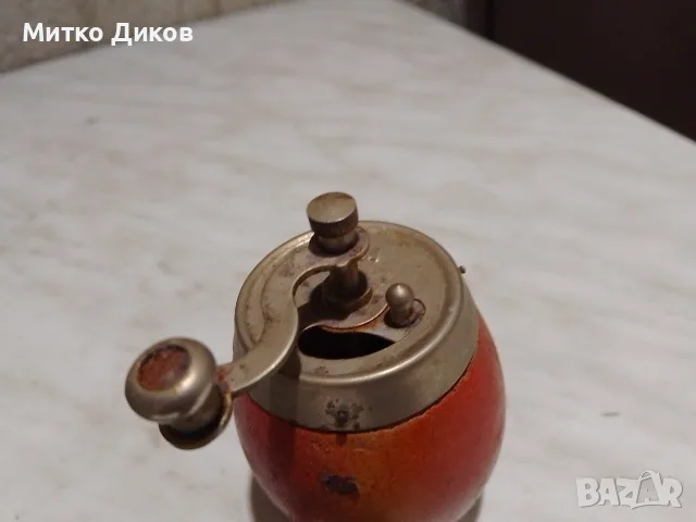 машинка винтидж за смилане на пипер Родина от соца, снимка 3 - Аксесоари за кухня - 56230757