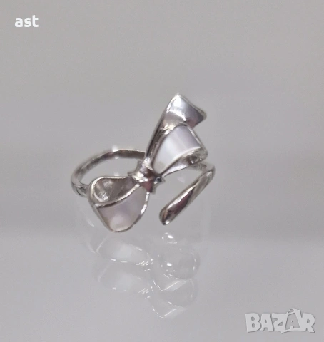 сребърен пръснен панделка